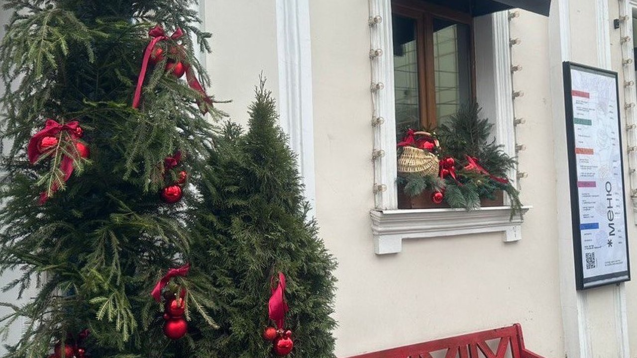 Главная картинка новости: Калужские предприятия создают новогоднюю атмосферу на улицах областной столицы