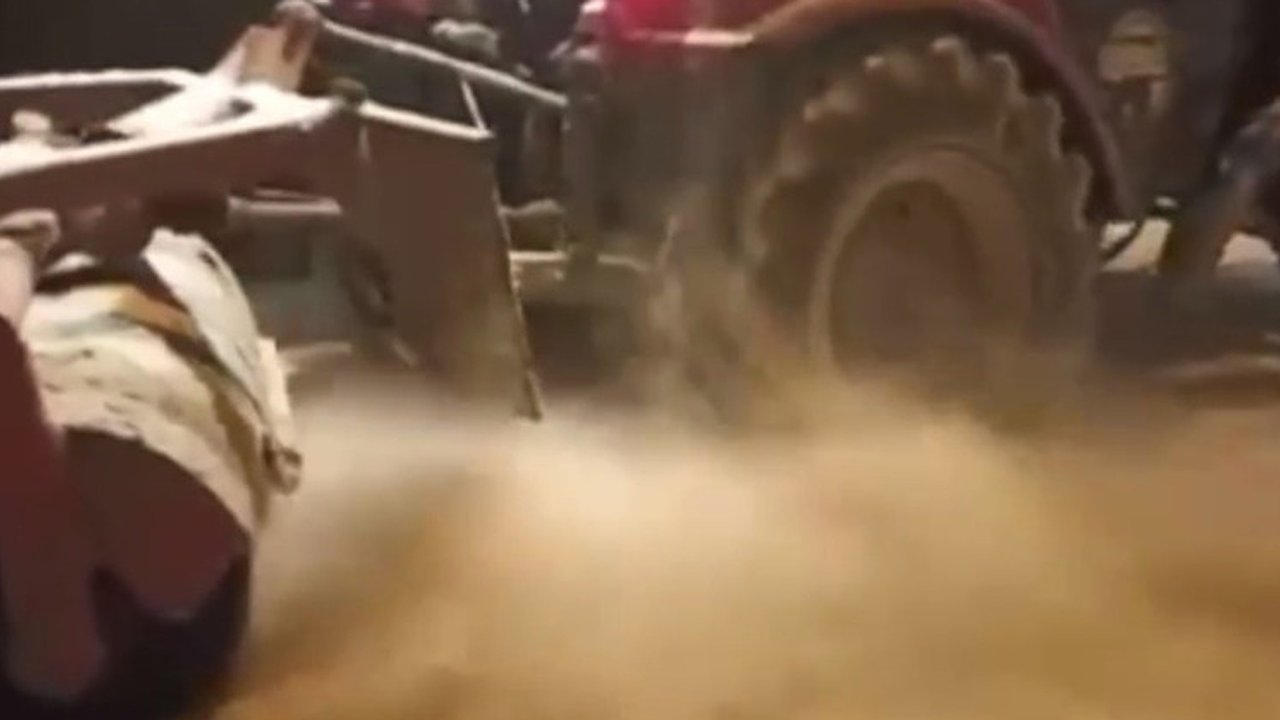 Главная картинка новости: В ночь на очистку улиц Калуги вышли более тридцати единиц техники