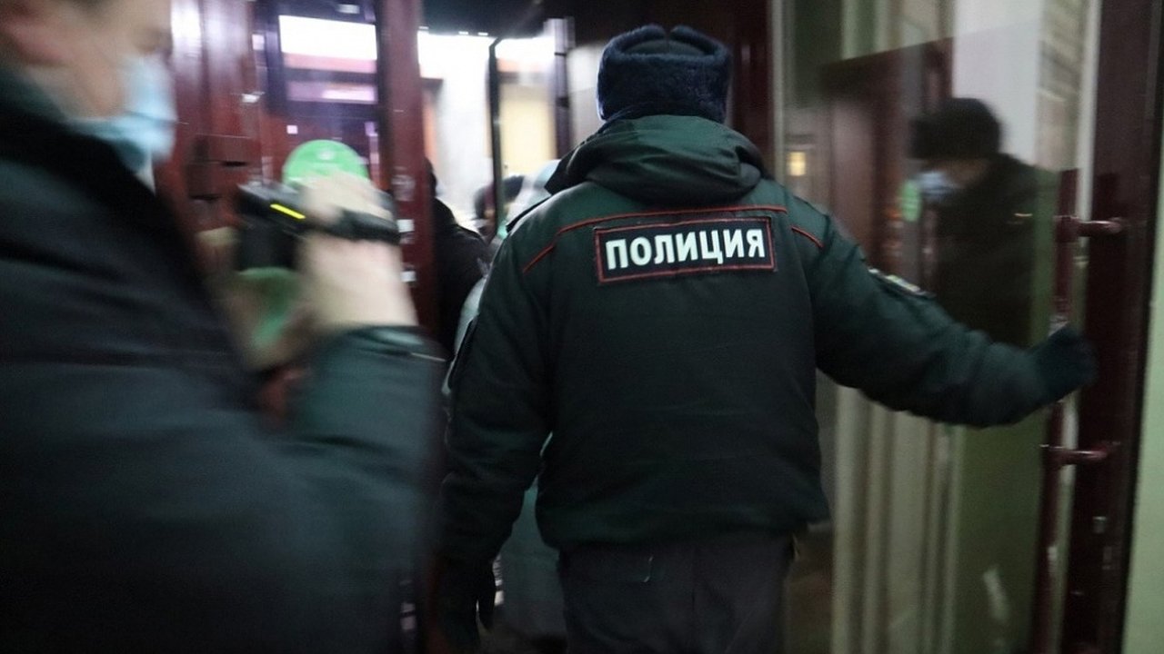 Главная картинка новости: В Калуге мигрант устроил стрельбу в кафе 