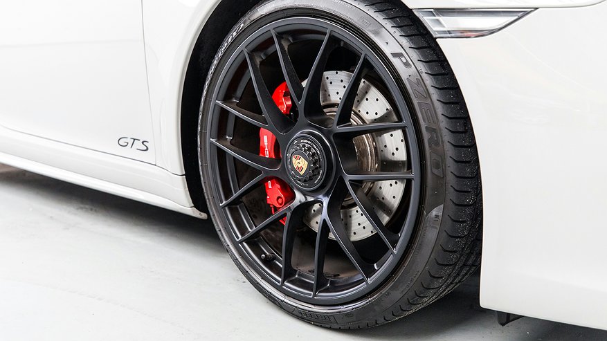 Главная картинка новости: Меньше износ и лучше сцепка: установлено идеальное для зимы давление в шинах под разные авто