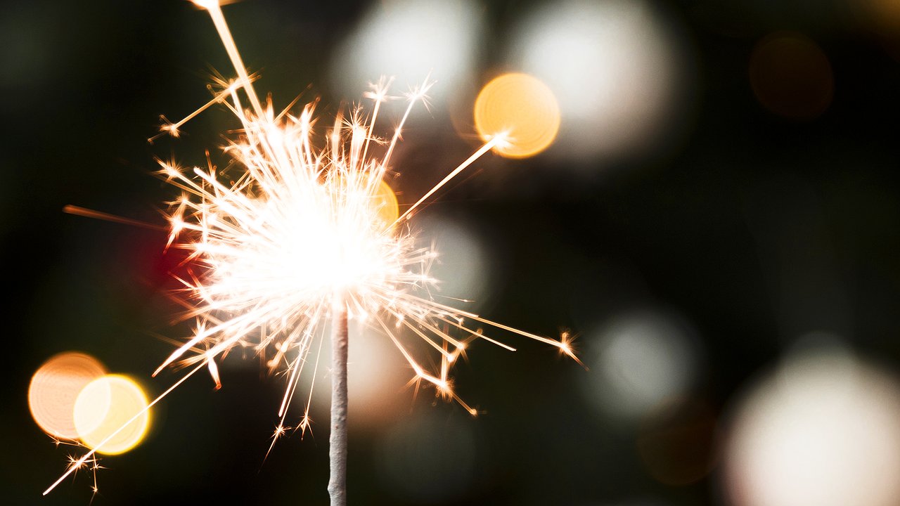 Главная картинка новости: В Калужской области использовать бенгальские огни нельзя даже в квартирах