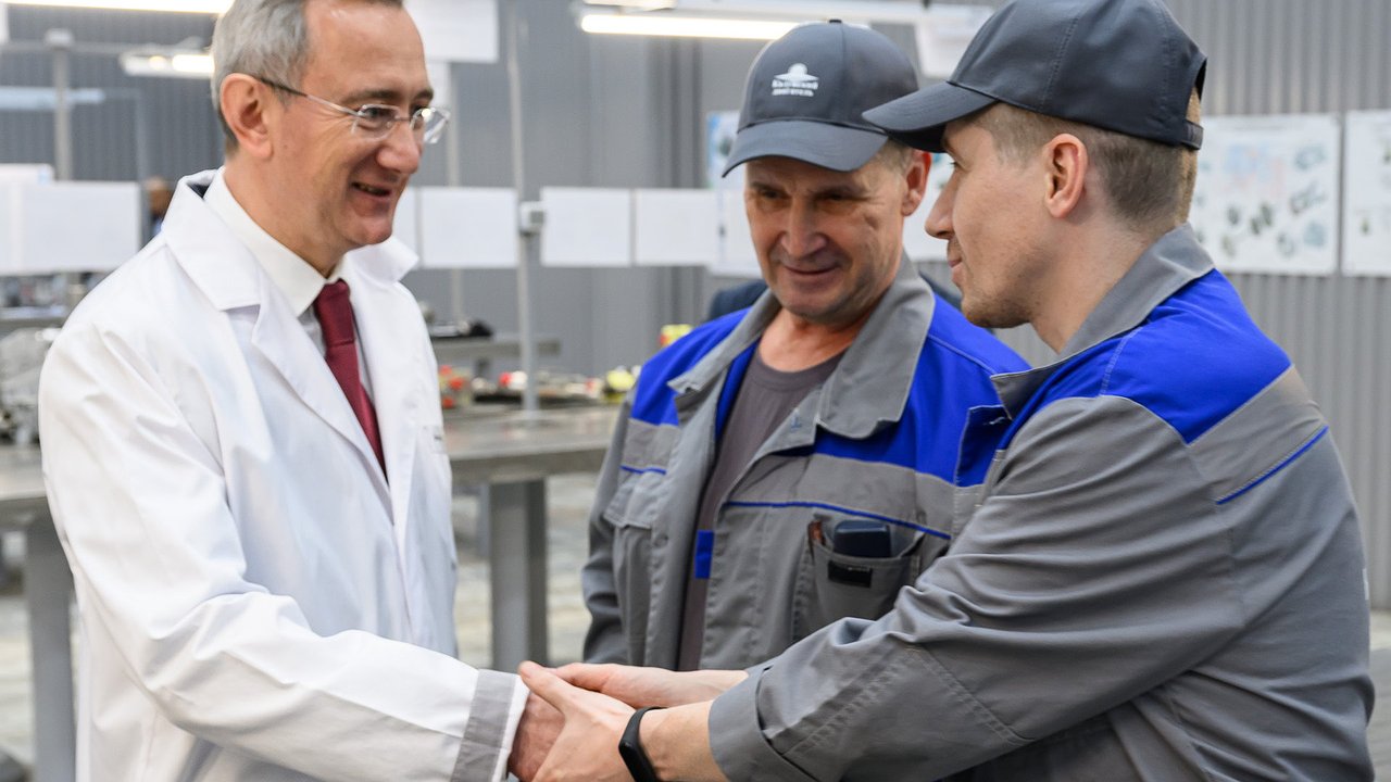 Главная картинка новости: Губернатор Калужской области посетил ПАО «Калужский двигатель»