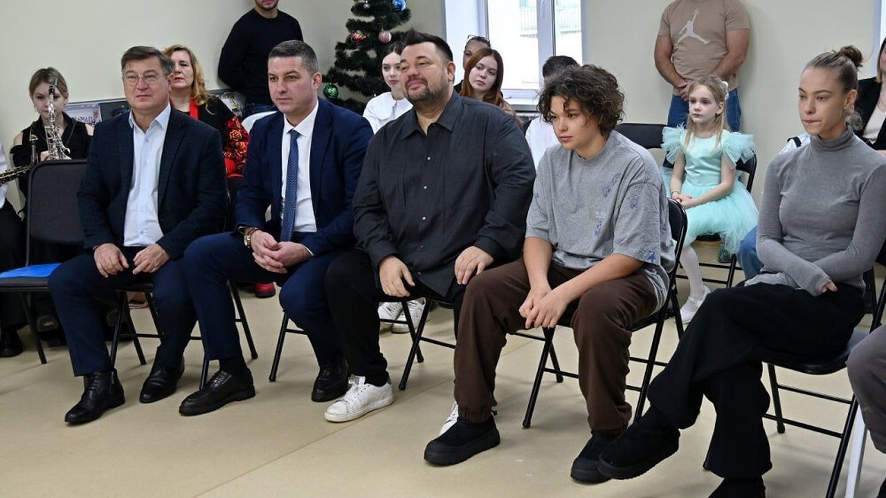 Главная картинка новости: Сергей Жуков посетил детскую школу искусств в Малоярославце