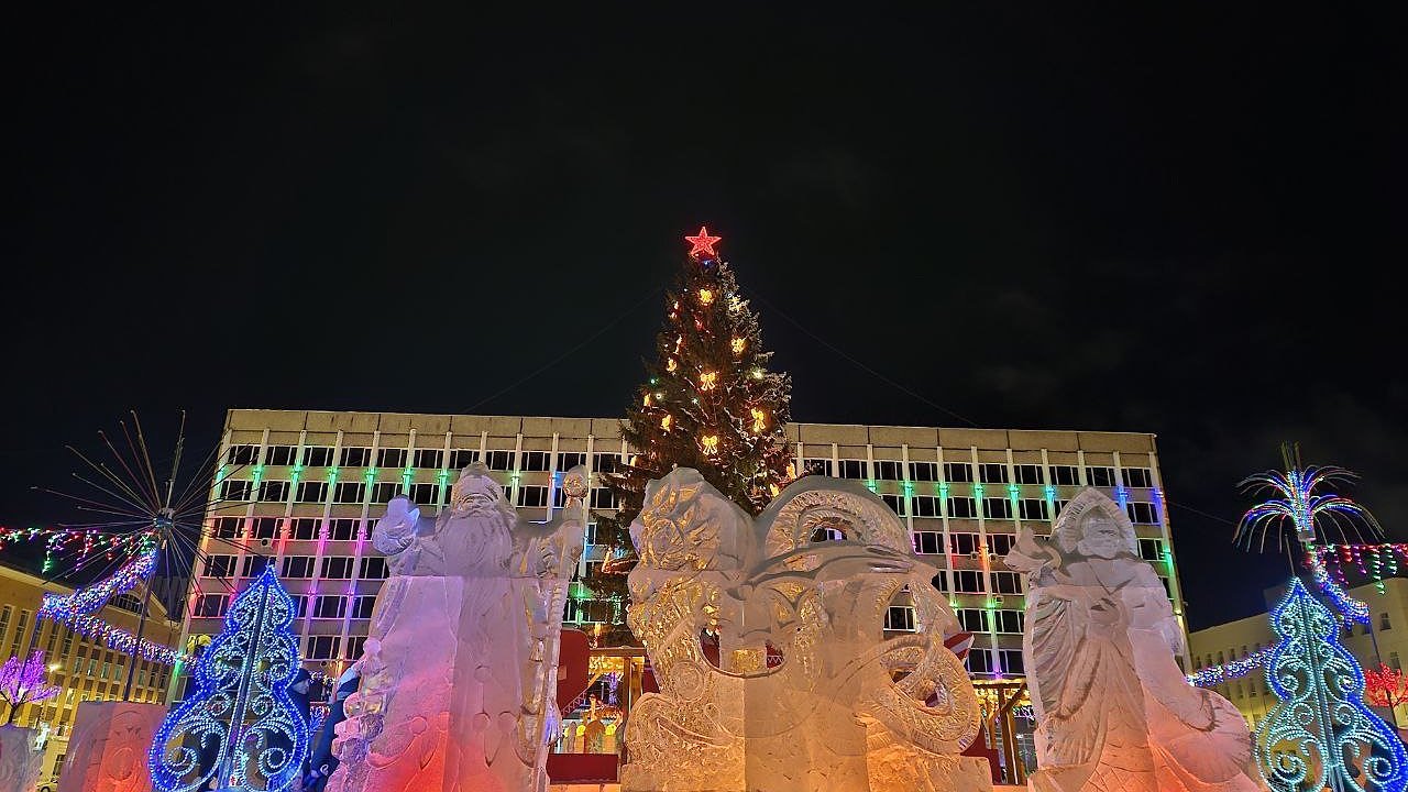 Главная картинка новости: Режим работы калужской резиденции Деда Мороза изменится