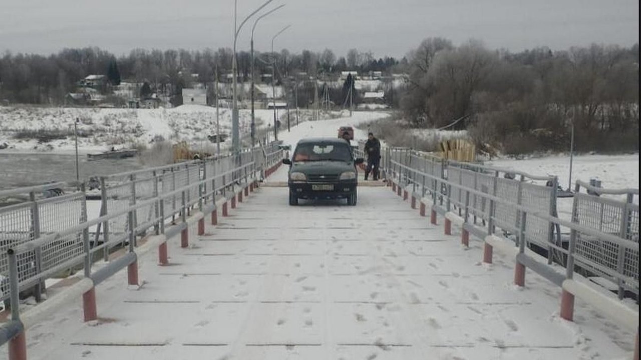 Главная картинка новости: Под Калугой восстановили движение по понтонному мосту 