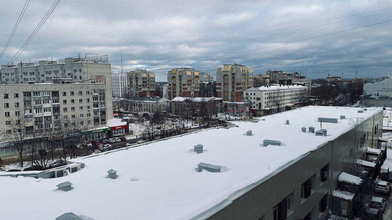 Главная картинка новости: В Калуге обещали починить протекающие крыши домов