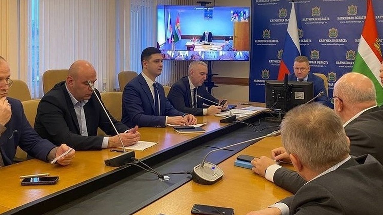 Главная картинка новости: Работаем круглосуточно: в Калуге коммунальщикам дали инструкции на праздники