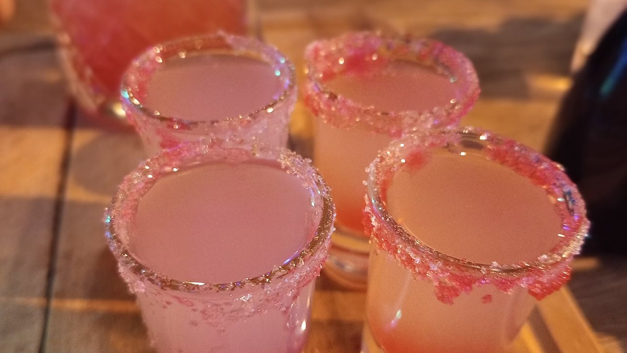 Главная картинка новости: Калужанам медики предложили заменить алкоголь на полезные напитки в новогоднюю ночь 