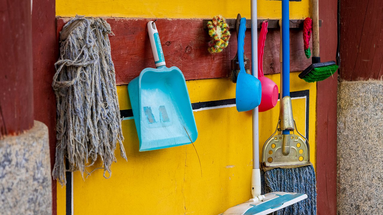 Главная картинка новости: Денежный порядок: правила уборки перед Новым годом-2025 для привлечения богатства — пригодится 27 монет