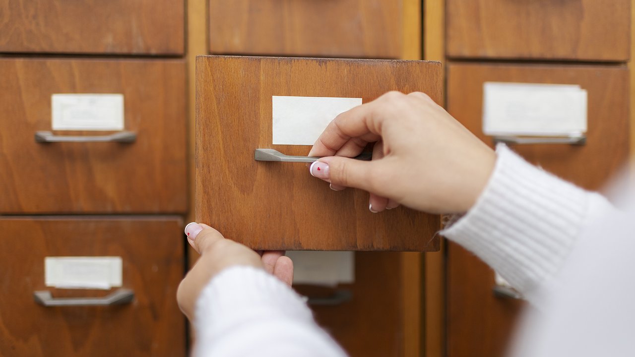 Главная картинка новости: На новогодних праздниках в Калуге режим регистрации рождения и смерти граждан изменится 