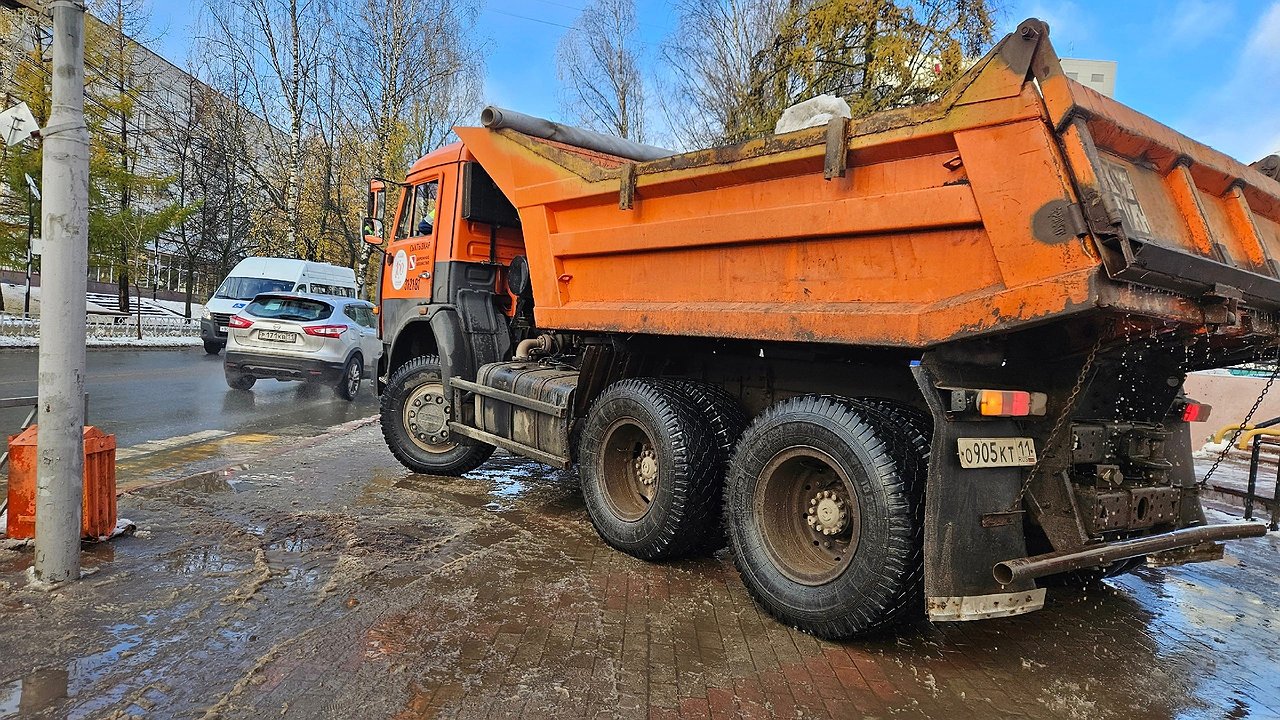 Главная картинка новости: Жителям Калужской области рассказали, куда звонить если будет грязно на улице