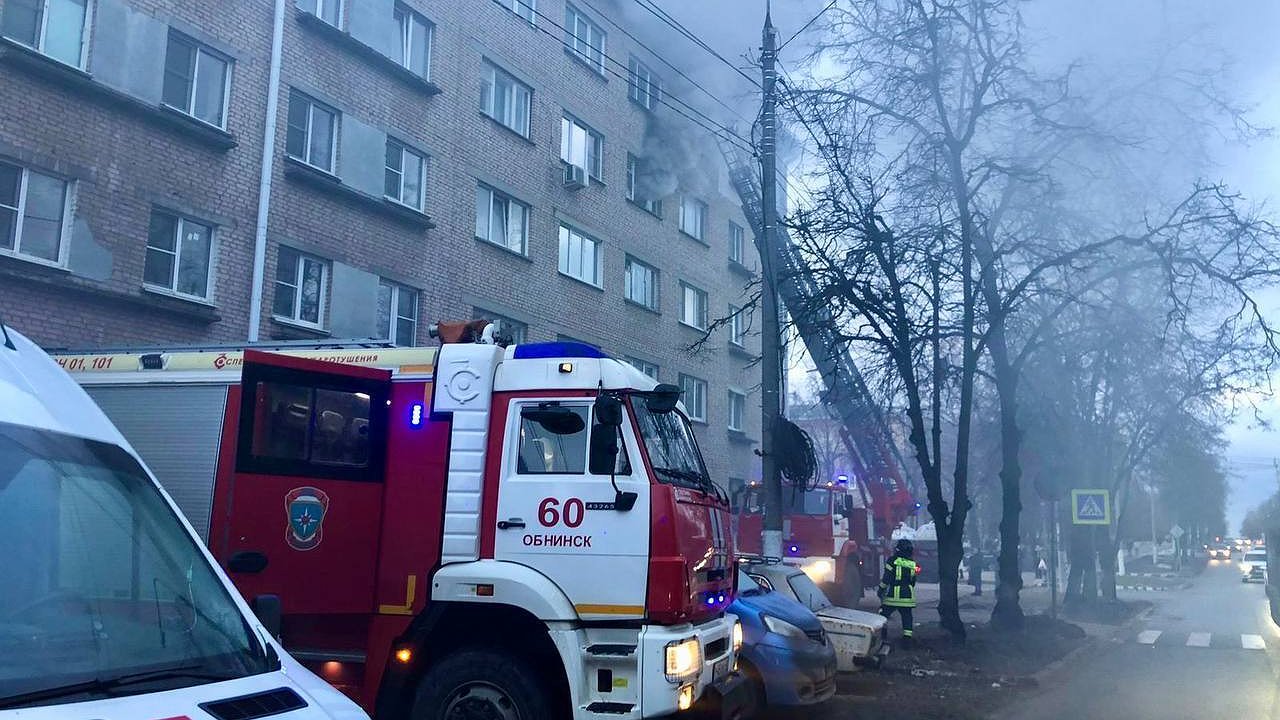 Главная картинка новости: В Обнинске в общежитии вспыхнул пожар: отделка и имущество в квартире практически уничтожены