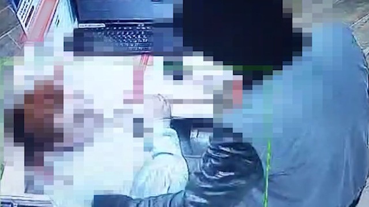 Главная картинка новости: В Калужской области в Рождество мужчина украл из магазина смартфоны на сумму один миллион рублей 