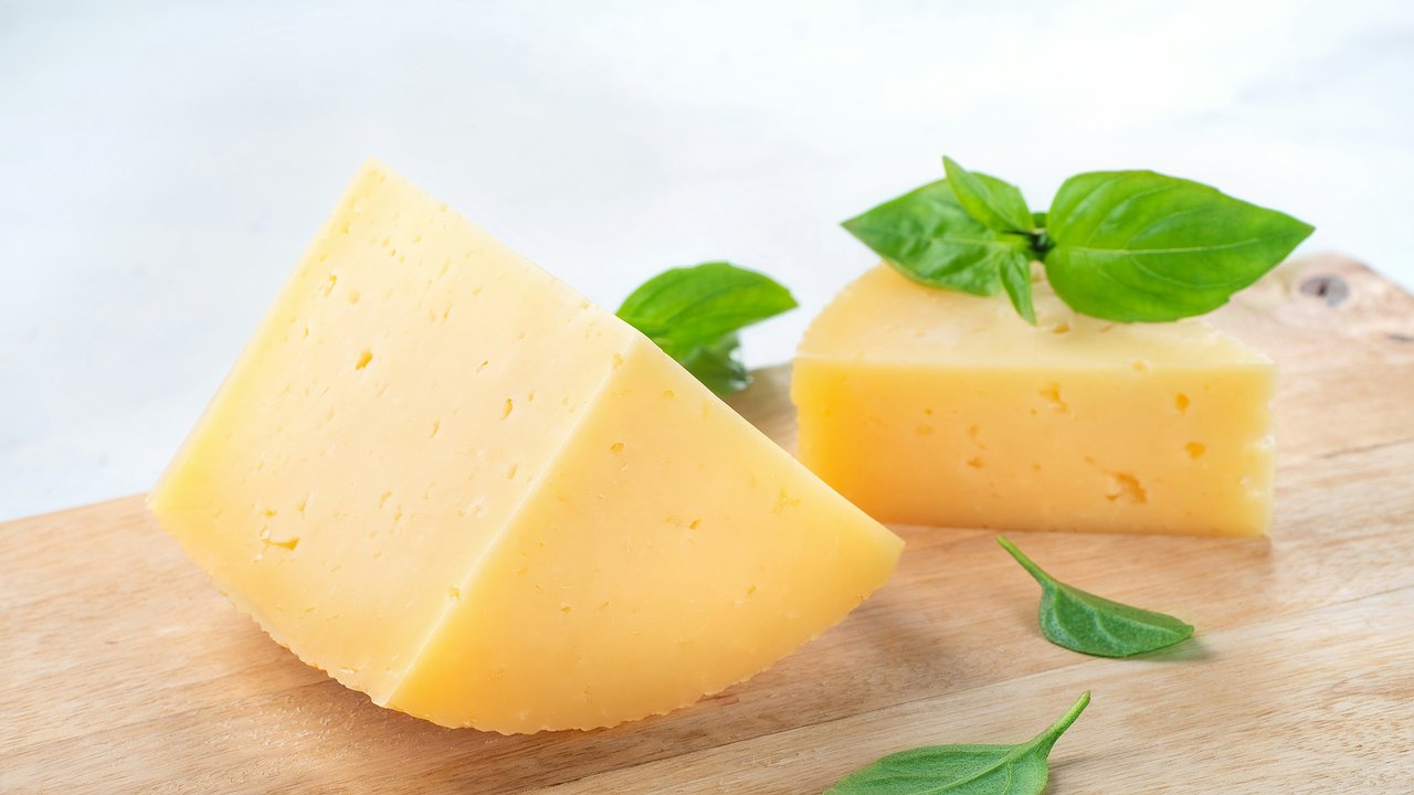 Главная картинка новости: Не берите этот сыр даже с большой скидкой - он в черном списке: что говорят эксперты Роскачества