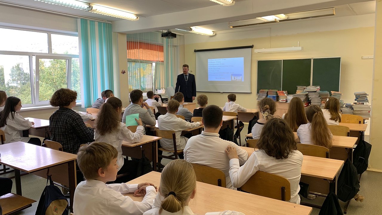 Главная картинка новости: В Калужской области сельским учителям раздадут шесть миллионов рублей 