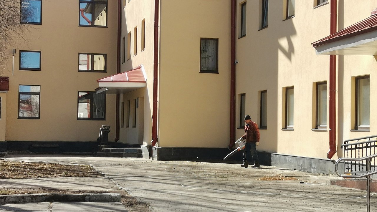 Главная картинка новости: В Калужской области дворники стали в дефиците 