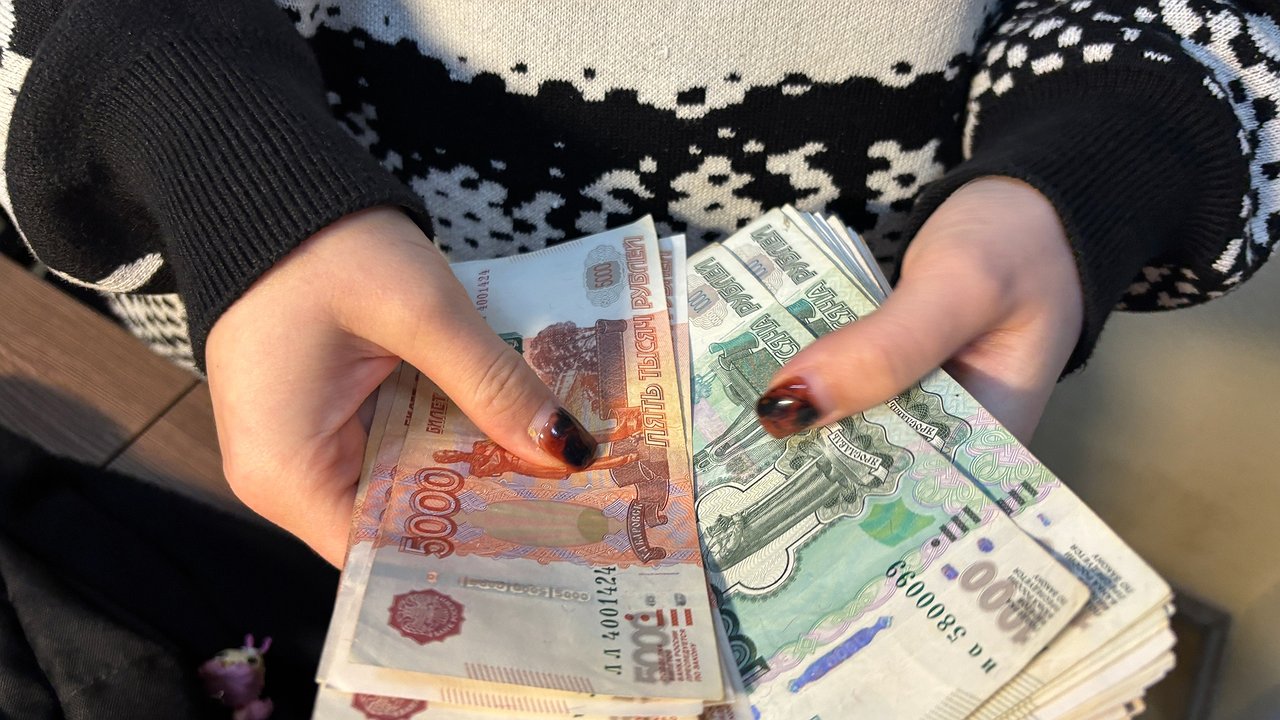 Главная картинка новости: Купюры больше не будут принимать в магазинах уже с 6 февраля - неприятный сюрприз для всех россиян