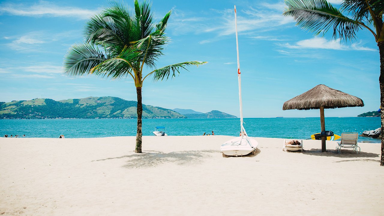 Главная картинка новости: Подруги не поверят, что это не Мальдивы: этот курорт затмит надоевшие Анапу и Сочи - русские обожают