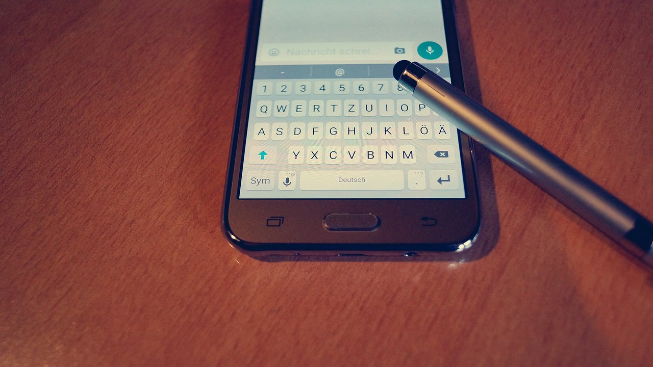 Главная картинка новости: Не блокировка, а гораздо хуже: WhatsApp вводит новое требование для всех россиян с 6 февраля