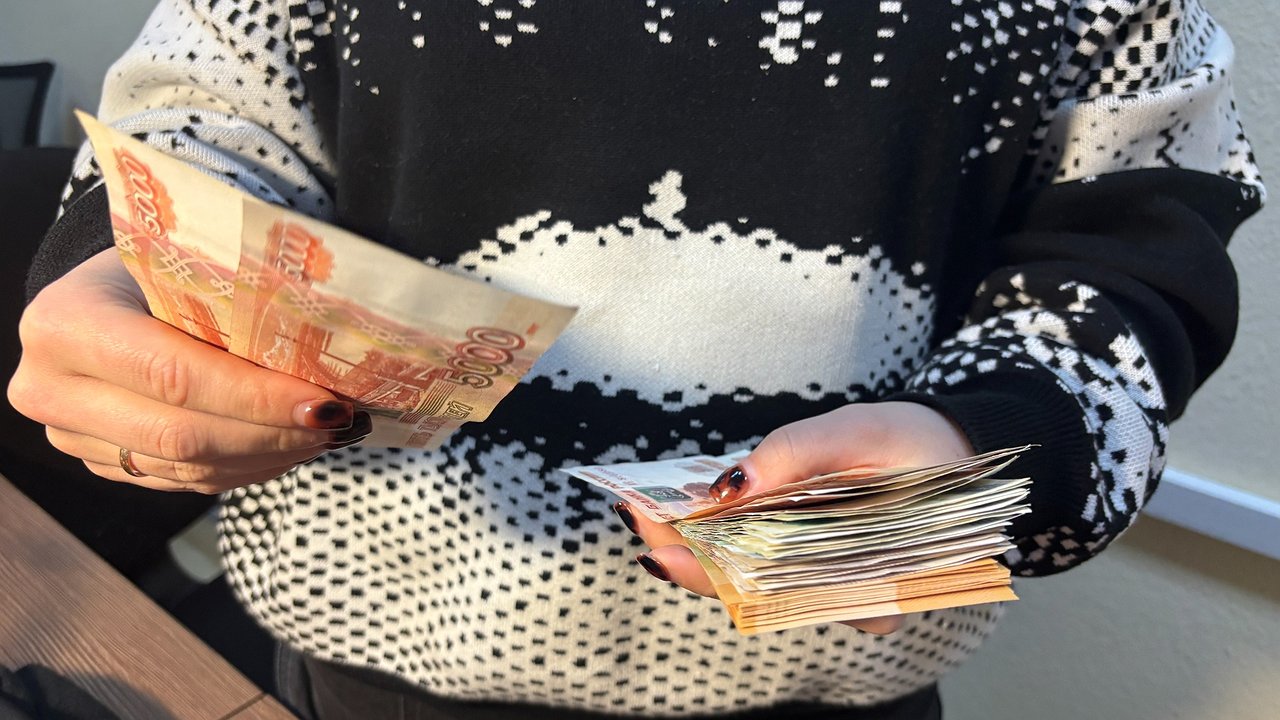 Главная картинка новости: Для всех, кто хранит дома купюры 5 000 рублей - важное изменение для всех россиян с 7 февраля