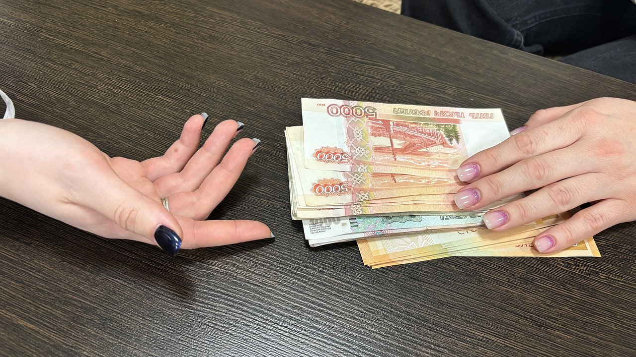 Главная картинка новости: Купюры больше не будут принимать в магазинах с 7 февраля - неприятный сюрприз для всех россиян