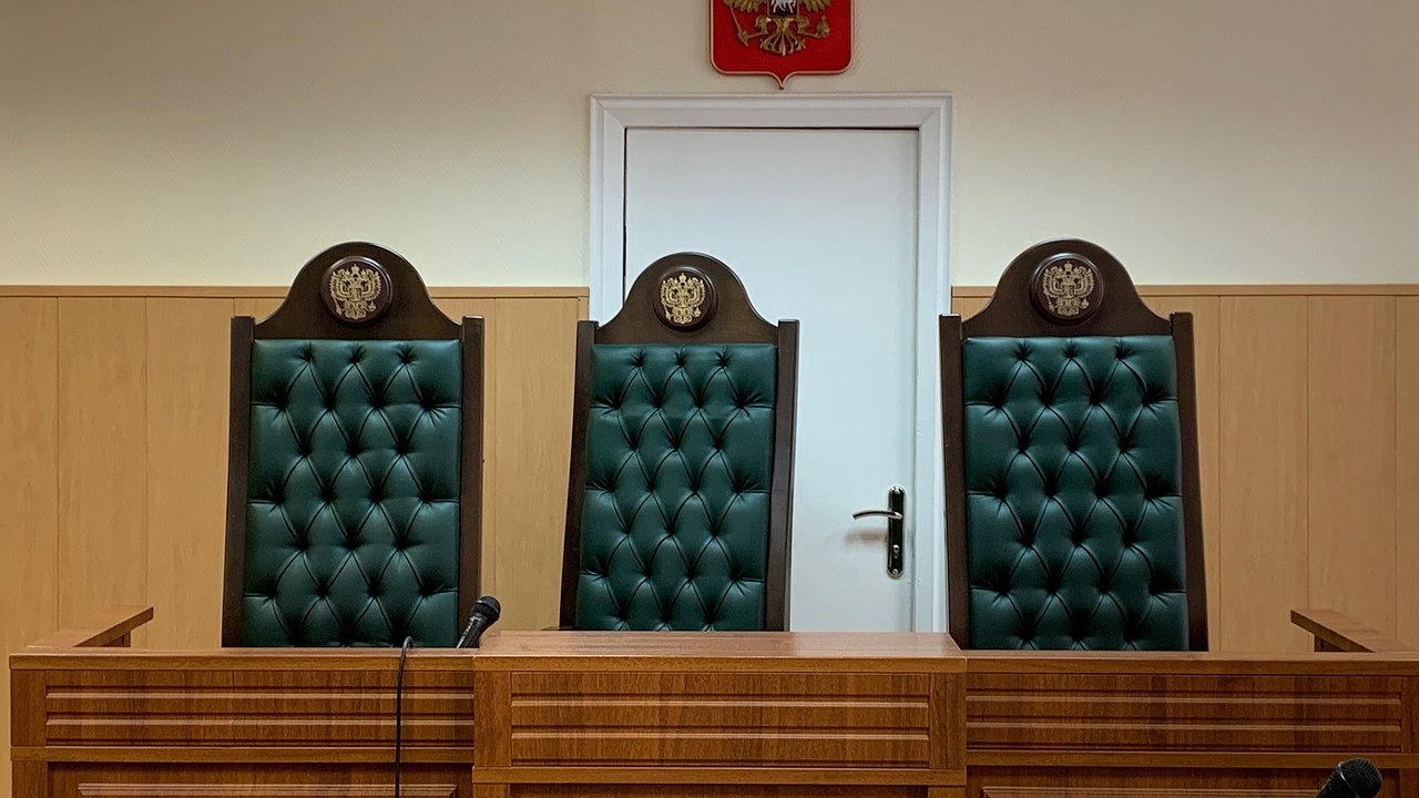 Главная картинка новости: В Калужской области экс-полицейских осудили за взятки и мошенничество 