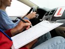 Водителей с многолетним стажем заставят пересдавать на права в марте: подробности