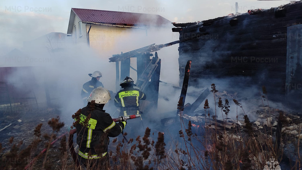 Главная картинка новости: В Жуковском районе произошло три пожара за сутки