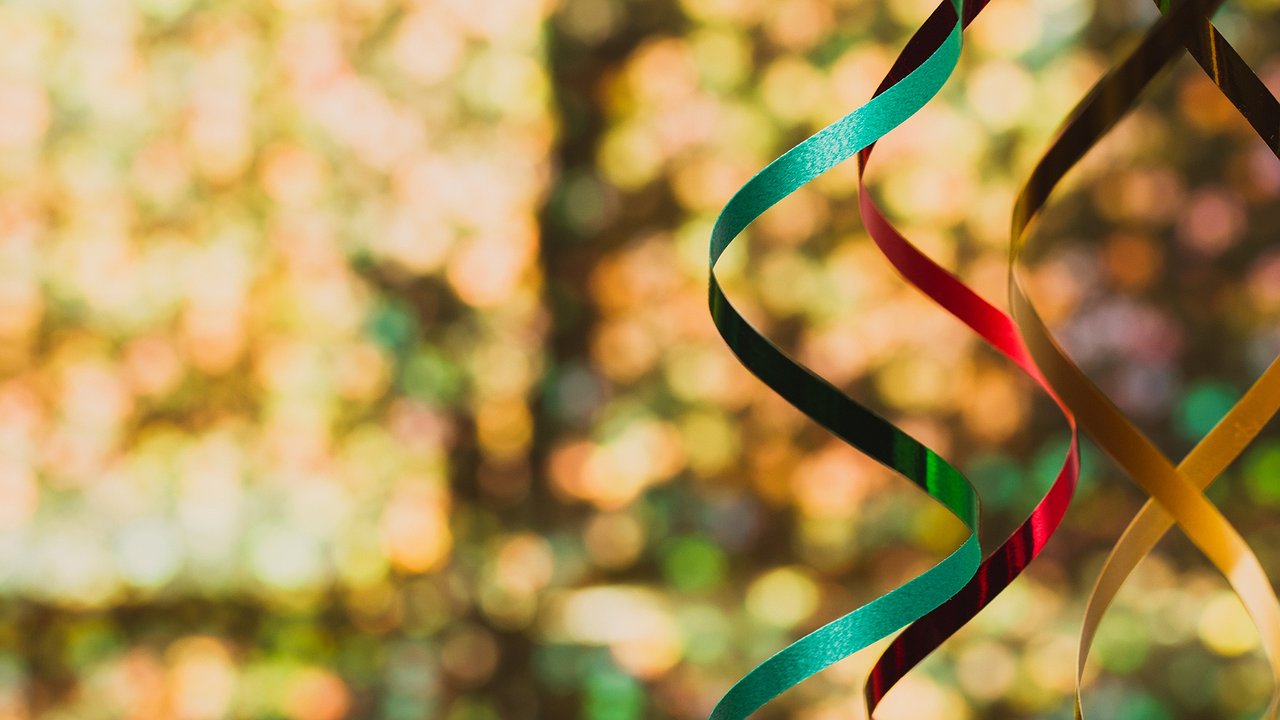 Главная картинка новости: Теперь пятница - выходной: Мишустин дал россиянам "счастливый лотерейный билет"