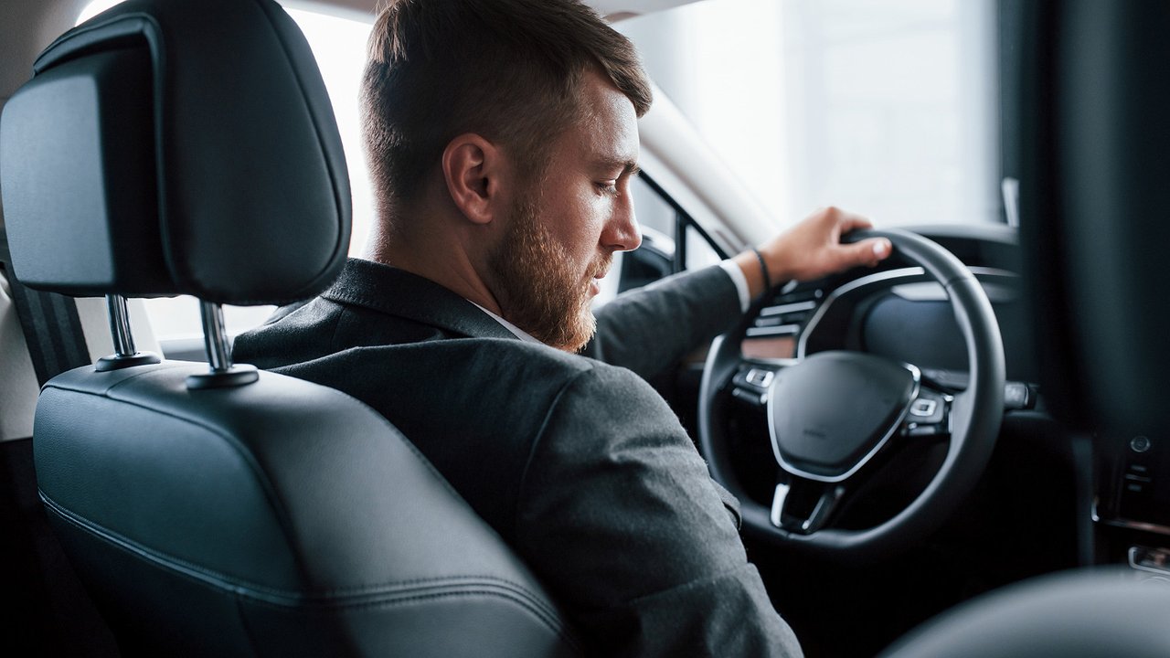 Главная картинка новости: Водителей с многолетним стажем заставят пересдавать на водительские права в марте: названы условия