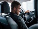 Водителей с многолетним стажем заставят пересдавать на водительские права в марте: названы условия