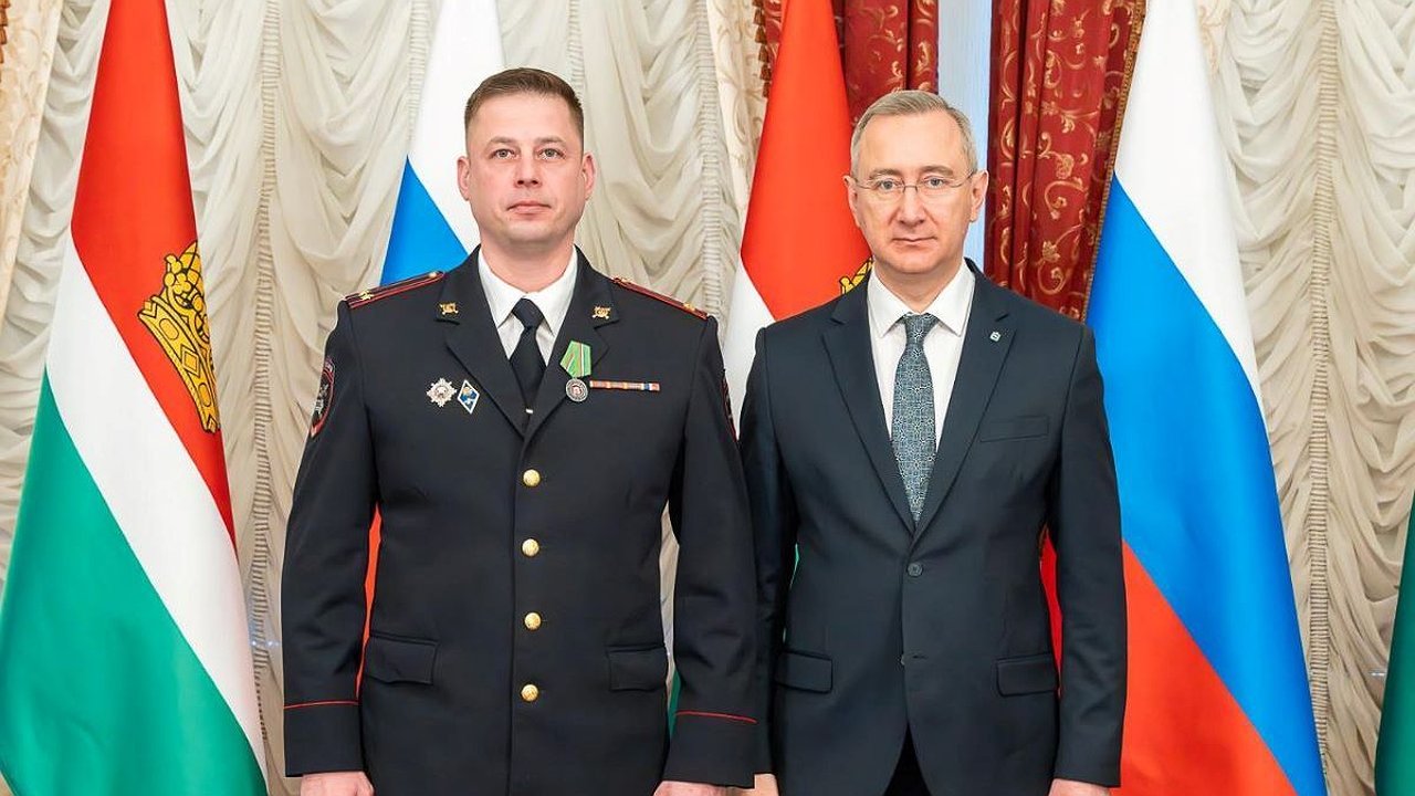 Главная картинка новости: Начальника ГАИ Калуги наградили за спасение человека