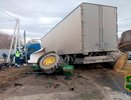 «Камаз» в лобовую врезался в трактор на трассе в Калужской области