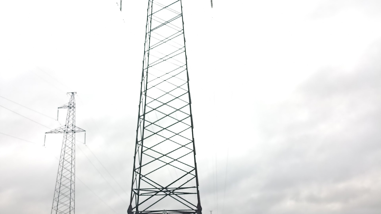 Главная картинка новости: В Калужском регионе ведётся работа по восстановлению обрывов линий электроснабжения