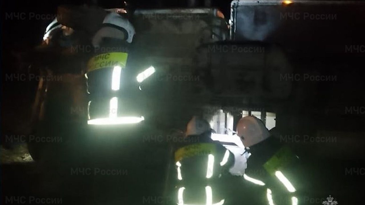 Главная картинка новости: Грузовая «Газель» перевернулась в Калужской области