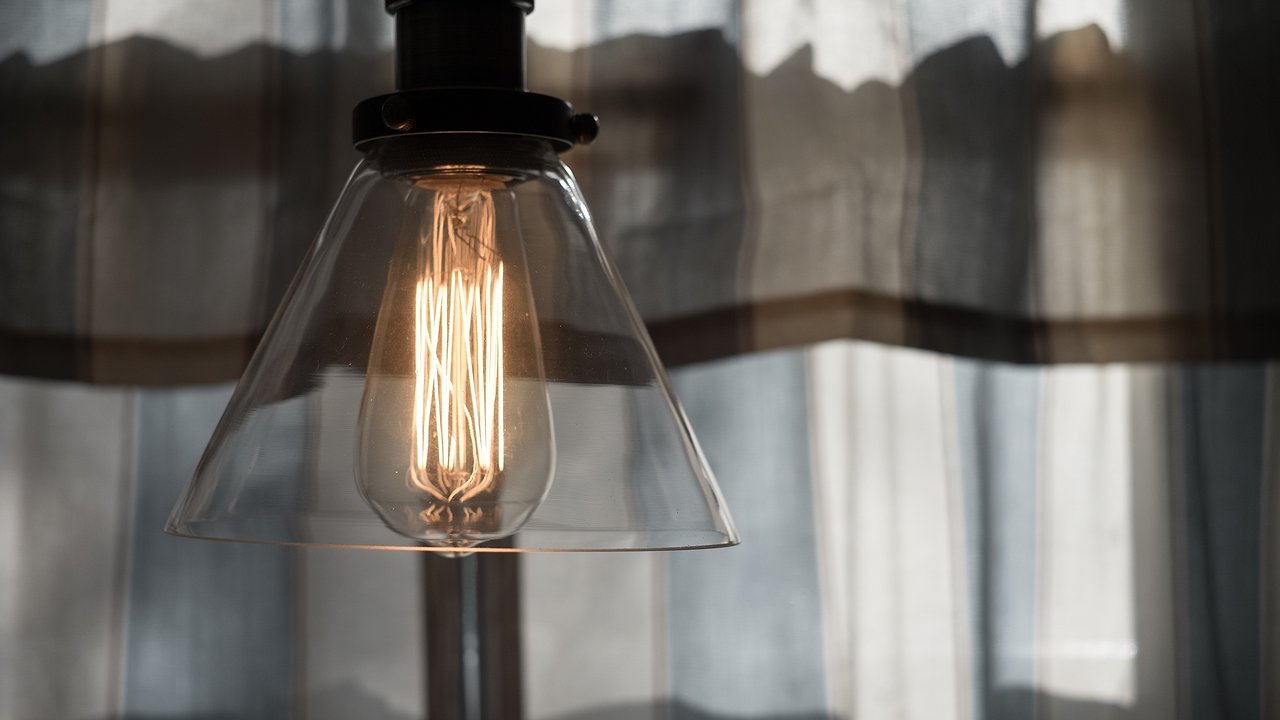 Главная картинка новости: Озвучен новый тариф за электроэнергию с 1 апреля - неприятный сюрприз для всех россиян