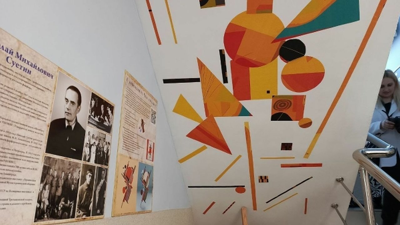 Главная картинка новости: В калужской школе появилась лестница в честь соратника Казимира Малевича