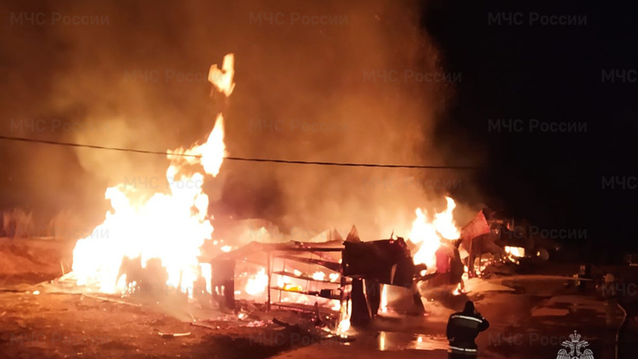 Главная картинка новости: Под Малоярославцем сгорело строящееся здание