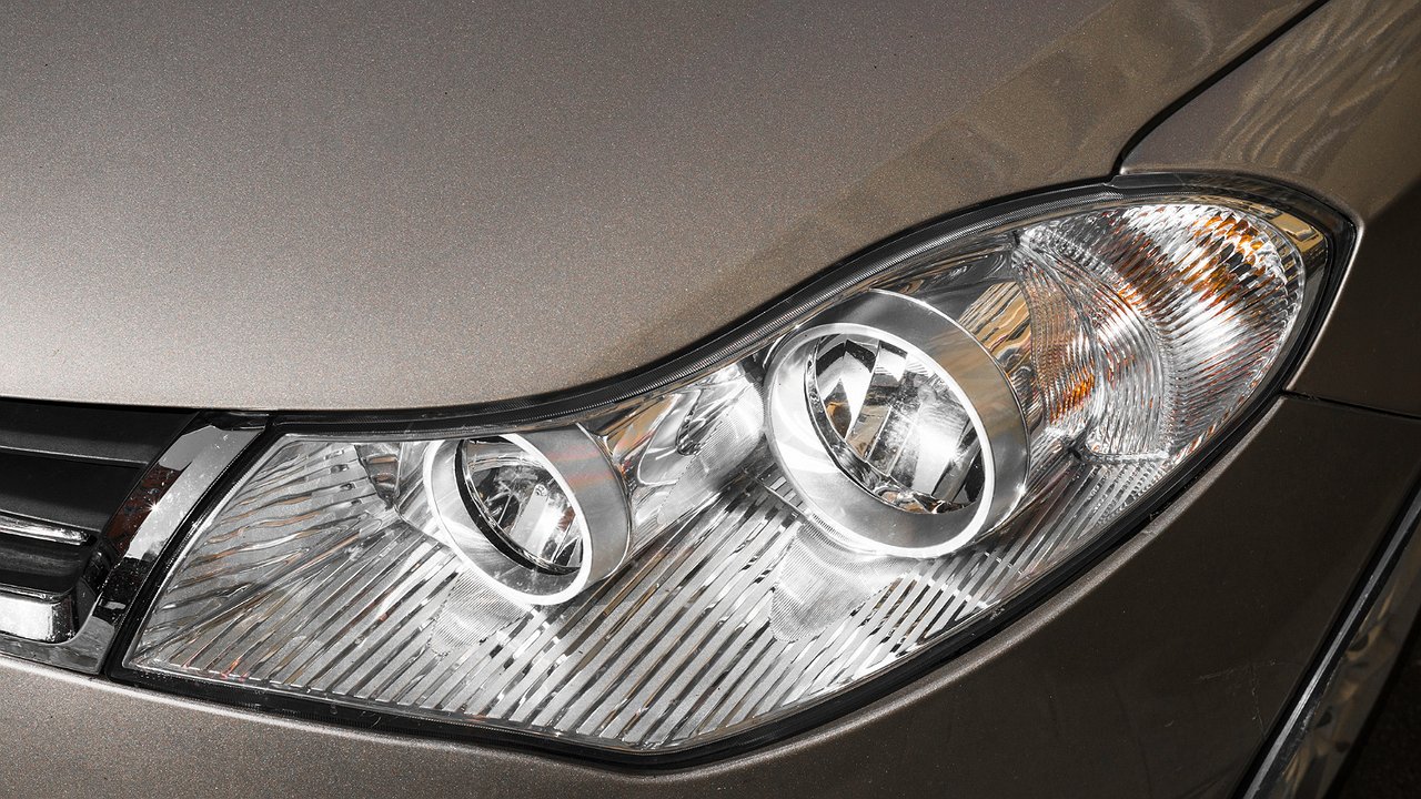 Главная картинка новости: Секрет, о котором молчит ГИБДД: как избежать штрафа за свет фар днем