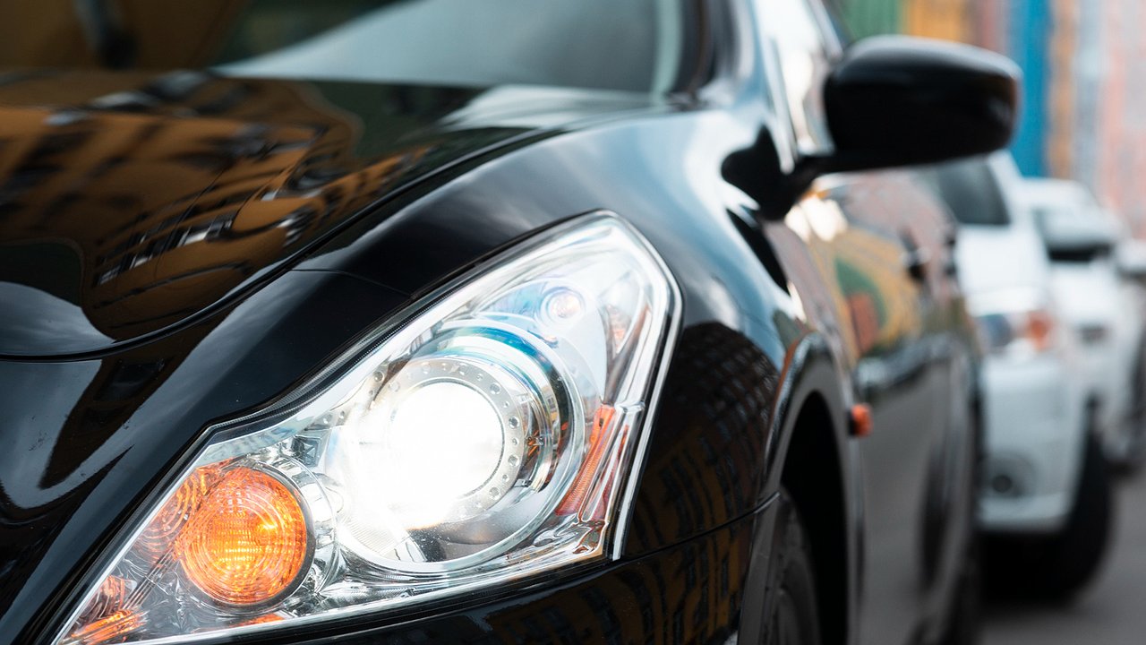 Главная картинка новости: Секрет, о котором умалчивает ГИБДД: как избежать штрафа за свет фар днем