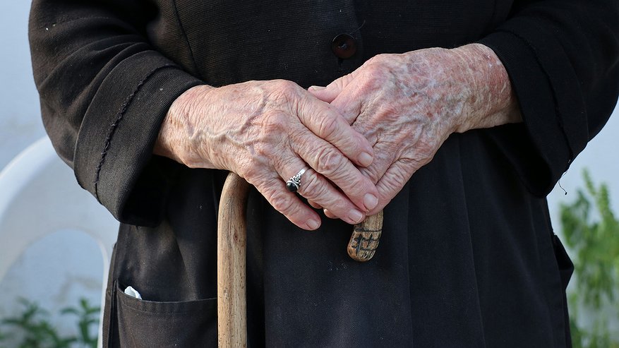 Главная картинка новости: Указ подписан. Всех, кто получает пенсию или соцвыплаты, ждет сюрприз с 10 апреля