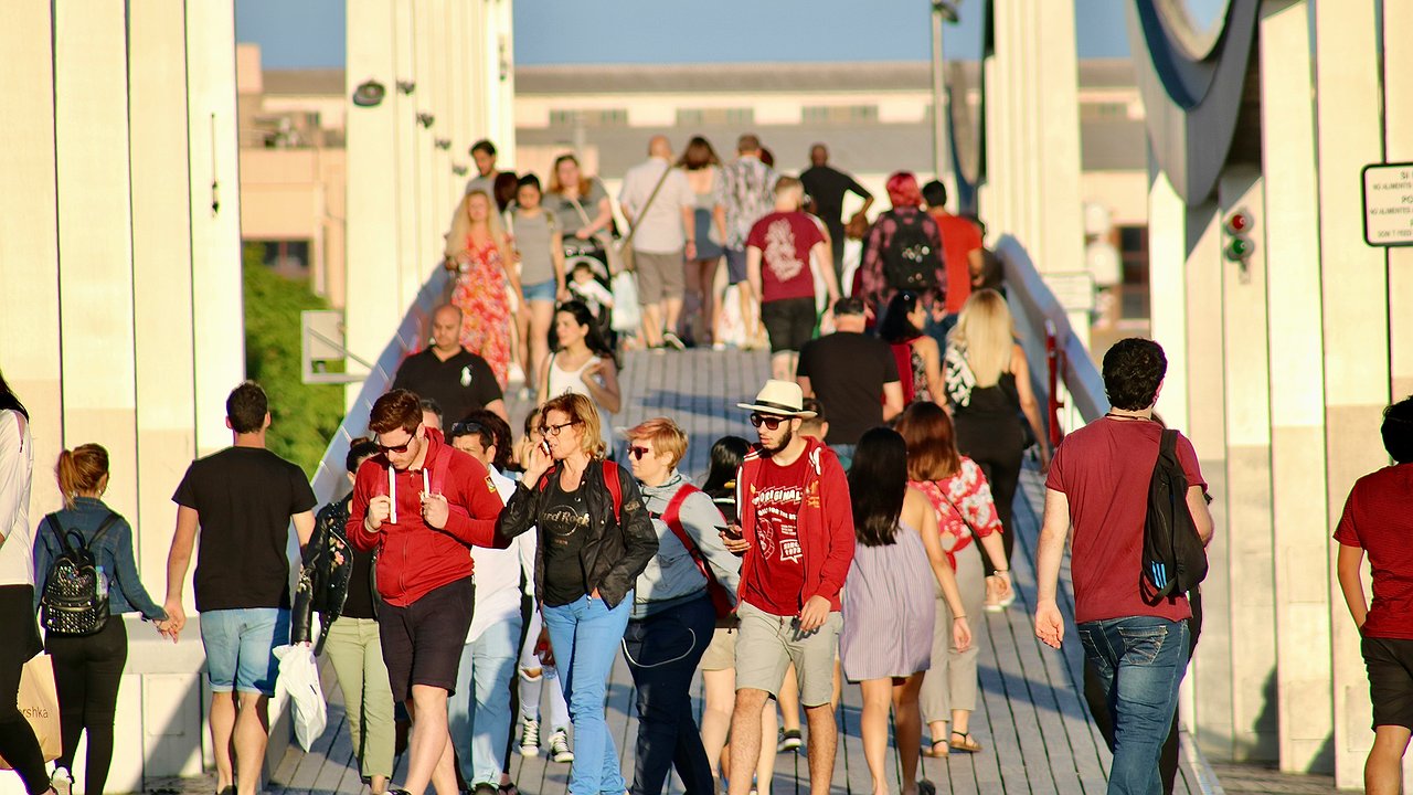 Главная картинка новости: Не еду в отель, если вижу, что там они: с кем не хотят отдыхать русские туристы