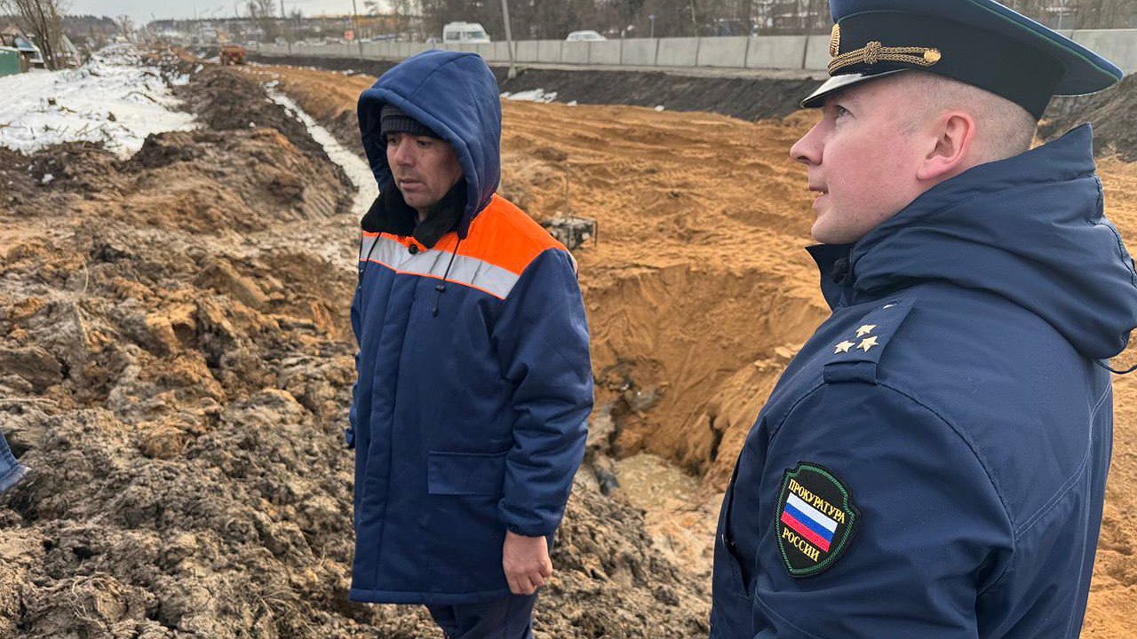 Главная картинка новости: В Калужской области повреждение труб нарушило водоснабжение в жилом районе