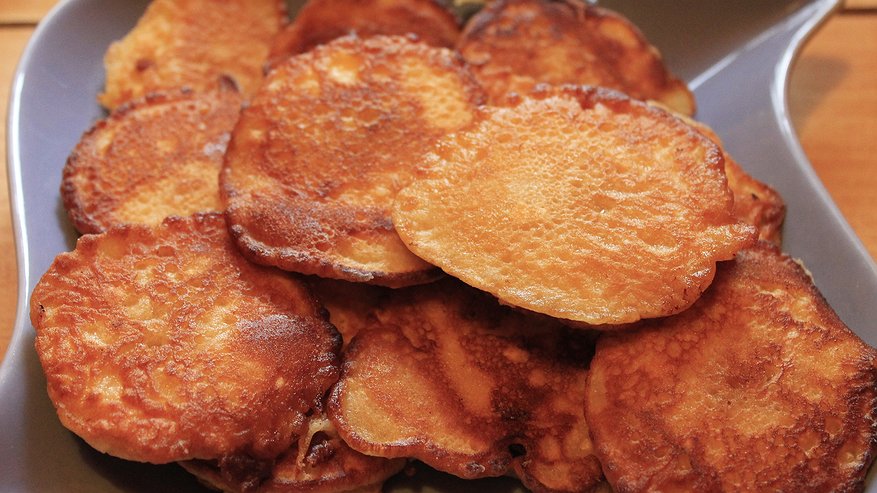 Главная картинка новости: 2 вкусных продукта в тесто для оладий — на аромат «летит» вся семья: сметают на ходу