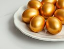 Ярче, чем от луковой шелухи: этот овощ окрасит яйца в золотой — эффект от пасхальных яиц бомбический