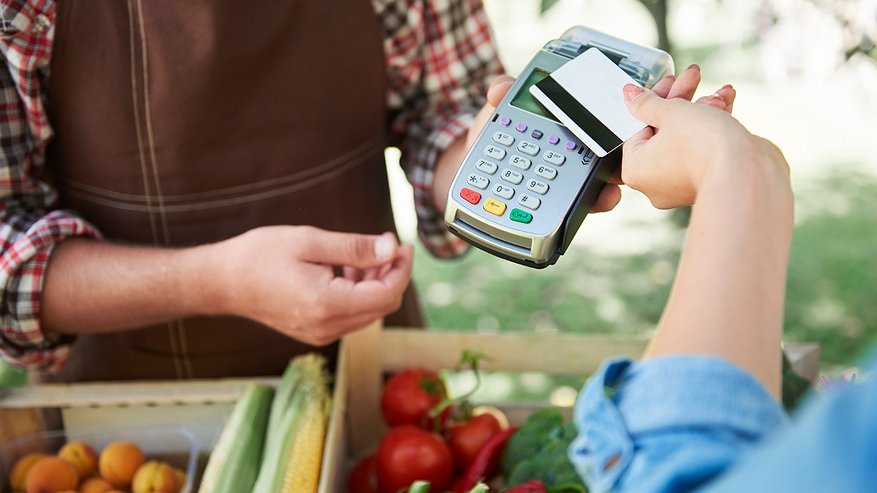 Главная картинка новости: Оставил чек и все деньги с карты пропали: вот почему нужно забирать чеки в "Пятерочке" и "Магните"