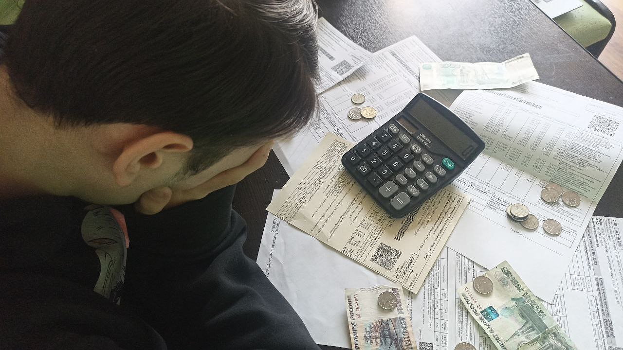 Главная картинка новости: Плати или проваливай! Юрист пояснил, за что вас могут выселить из квартиры