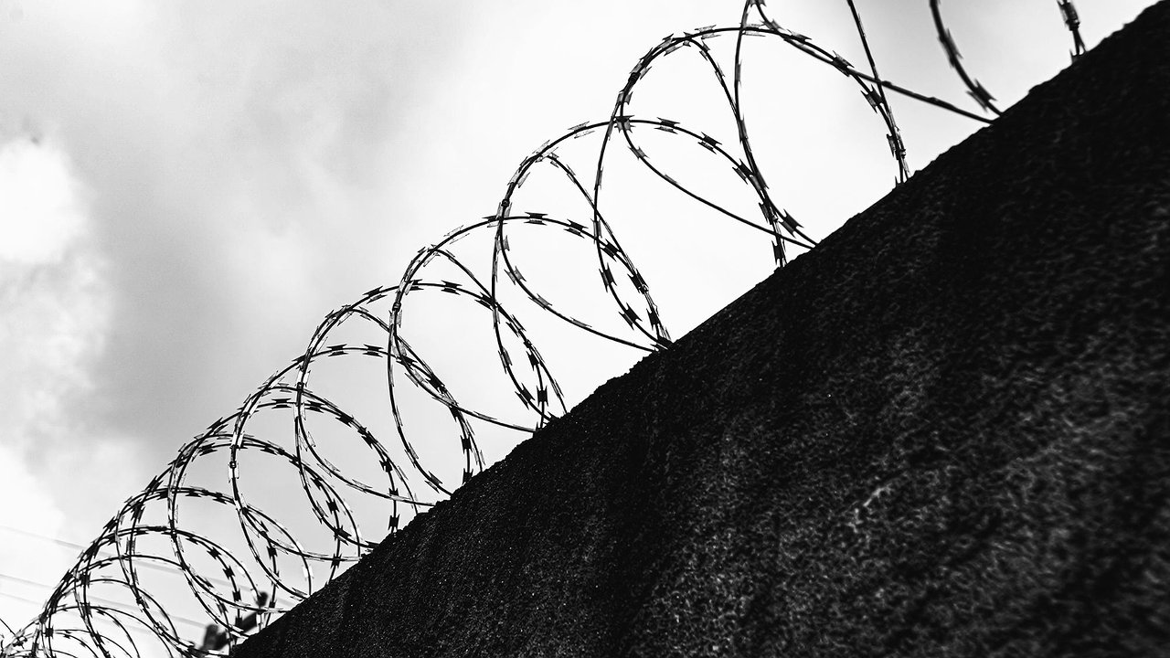 Главная картинка новости: Минюст планирует сократить расходы на строительство суперколонии в Калужской области