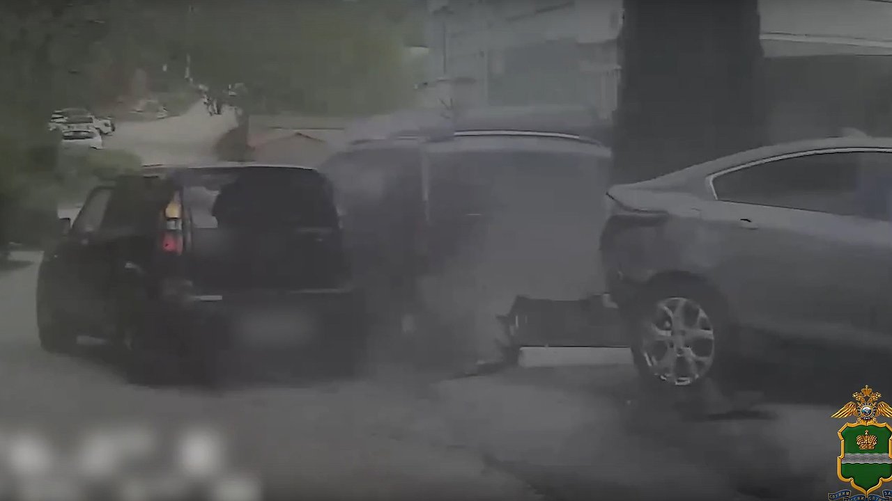 Главная картинка новости: Калужанин устроил пьяный разгром на угнанном автомобиле