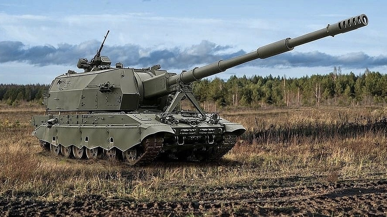 Главная картинка новости: Расчеты самоходных гаубиц обеспечили связью в зоне проведения СВО